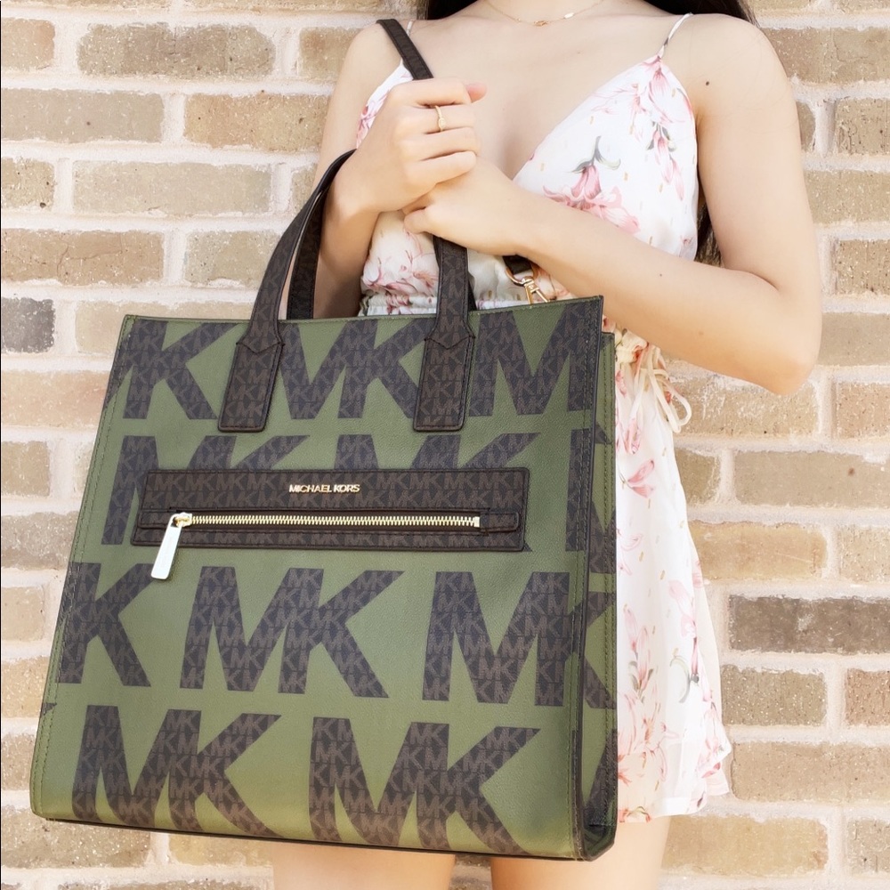 Gaby’sBags💕NWT Michael Kors XL Tote Bag logo - Picture 2 of 6